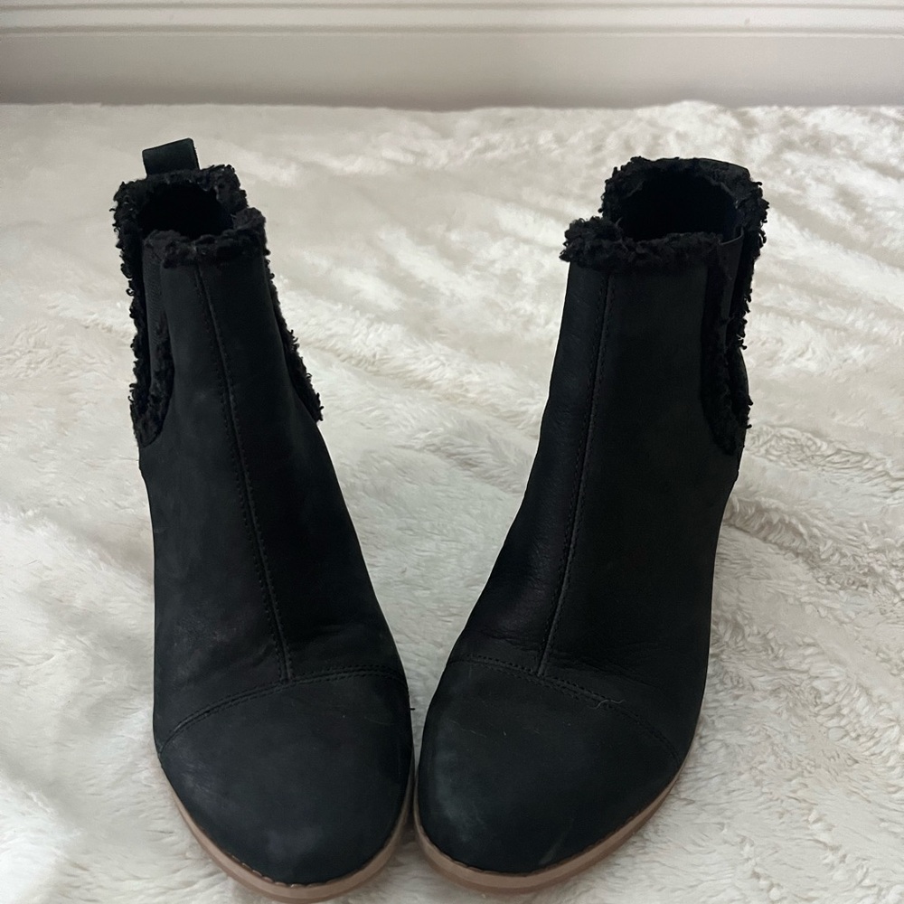 Toms Black Everly Pull on Ankle Boots size 8W